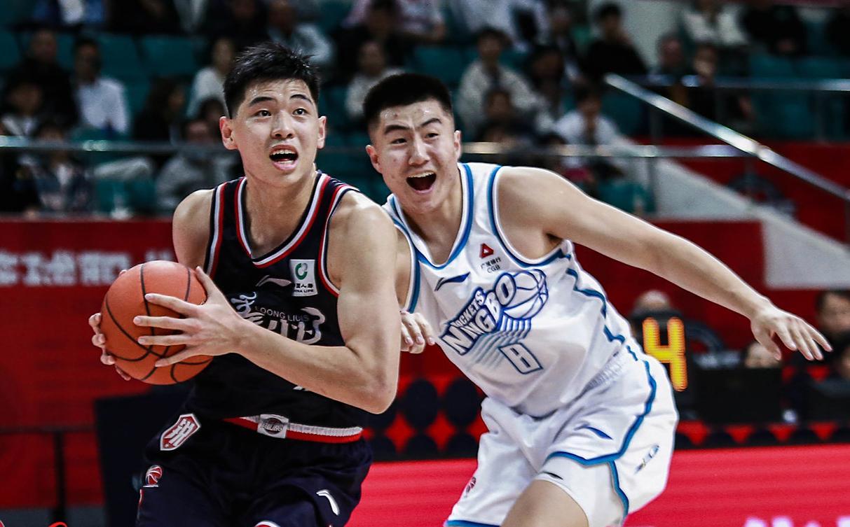 8名球员离开广州！郭士强弟子一个不留，两人拿顶薪，杜锋捡漏